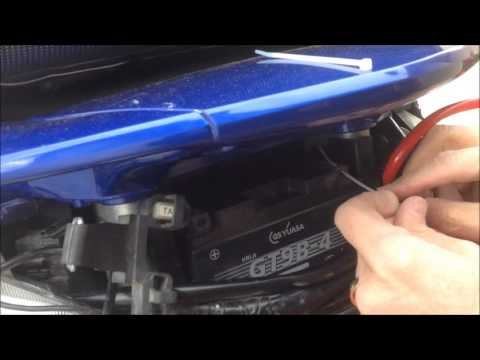How to remove a Yamaha Majesty 400 Battery смотреть онлайн