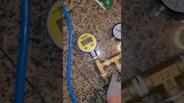 빌라 수도 배관 누수 현장 смотреть онлайн
