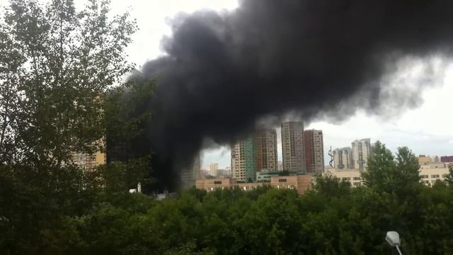 Пожар на стройке Академии ФСБ (Мичуринский проспект) 20.07.13 (2) смотреть онлайн