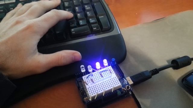 Controlling LEDs with PC using Arduino! смотреть онлайн