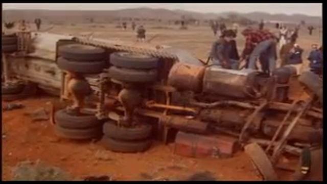 Mad Max 2 / The Road Warrior Tanker Stunt - Behind The Scenes смотреть онлайн