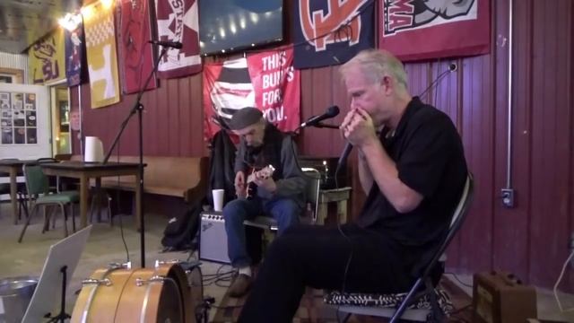 What happens when you start off a song in the wrong key? смотреть онлайн