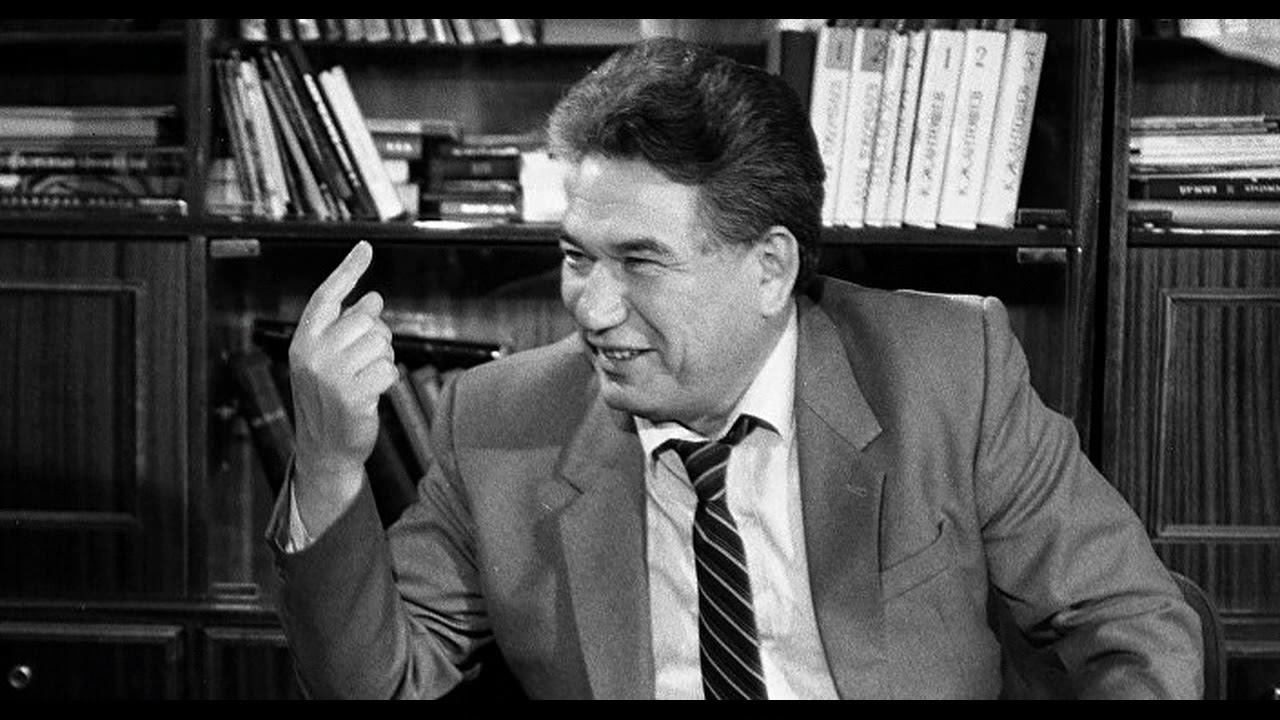 МЫ В НИХ ЭПОХУ ПОЗНАЁМ памяти Чингиза Айтматова автор Николай Омельченко смотреть онлайн