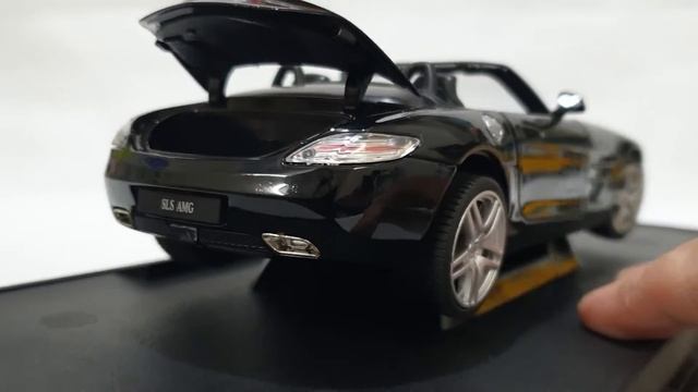 Đánh Giá Mô Hình Xe Mercedes-AMG SLS Mui Trần 1:24 Màu Đen смотреть онлайн