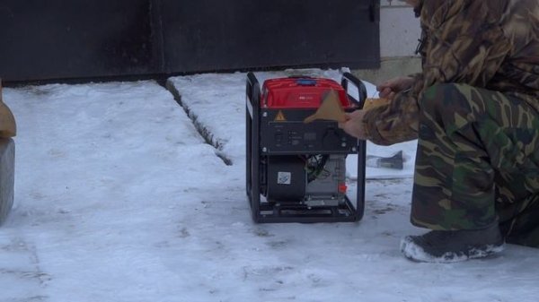 Распаковываем Инверторный бензиновый генератор.