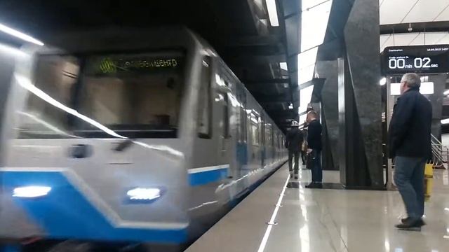 81-760/761 Ока На станции Петровский парк смотреть онлайн
