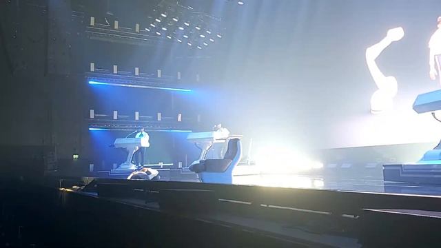Stromae- Mauvaise journée (unreleased track) - Afas Live Amsterdam - Avant Premieres смотреть онлайн