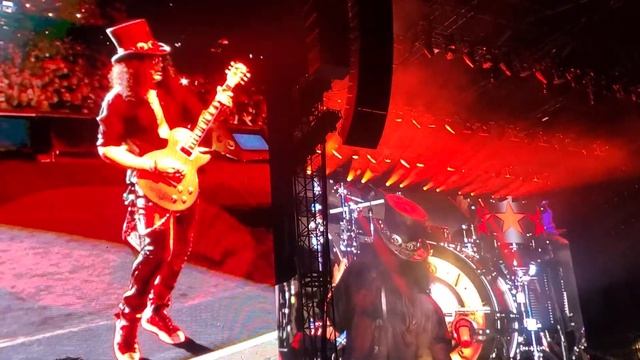 Slash Guitar Solo/Intro to Sweet Child of Mine...Allegiant Stadium Las Vegas August 2021 смотреть онлайн