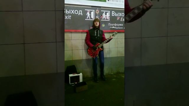 Уличный музыкант в Химках смотреть онлайн