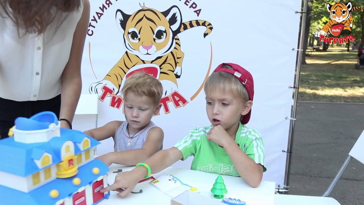 Сережа и Витя | Обзор штабквартиры Робокар Полли | Студия юного блогера Тигрята смотреть онлайн
