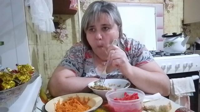 Мукбанг.Капуста с фаршем, морковь по корейски и имбирь. смотреть онлайн