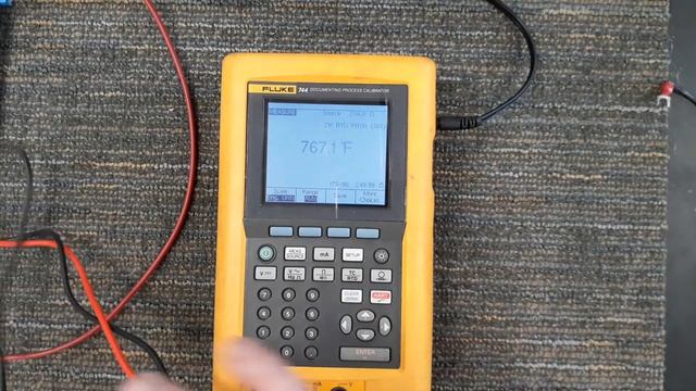 Using the Fluke 744 to measure and source multiple functions. смотреть онлайн