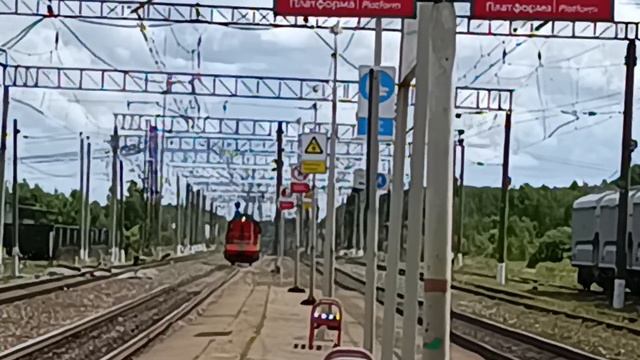 "Тарахтелка" ЧМЭ3-2870 едет резервом по станции Кресты смотреть онлайн