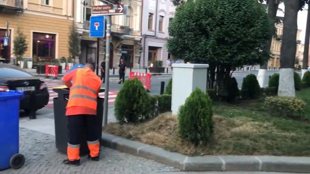 Отходы не торопятся покидать Землю смотреть онлайн