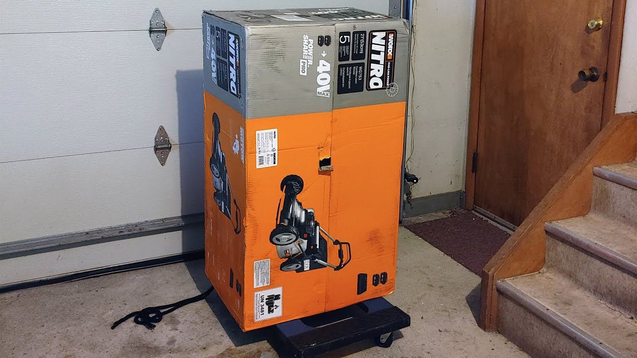 Unboxing - Worx Nitro 40V Cordless 21" Self-propelled Lawn Mower WG753 смотреть онлайн