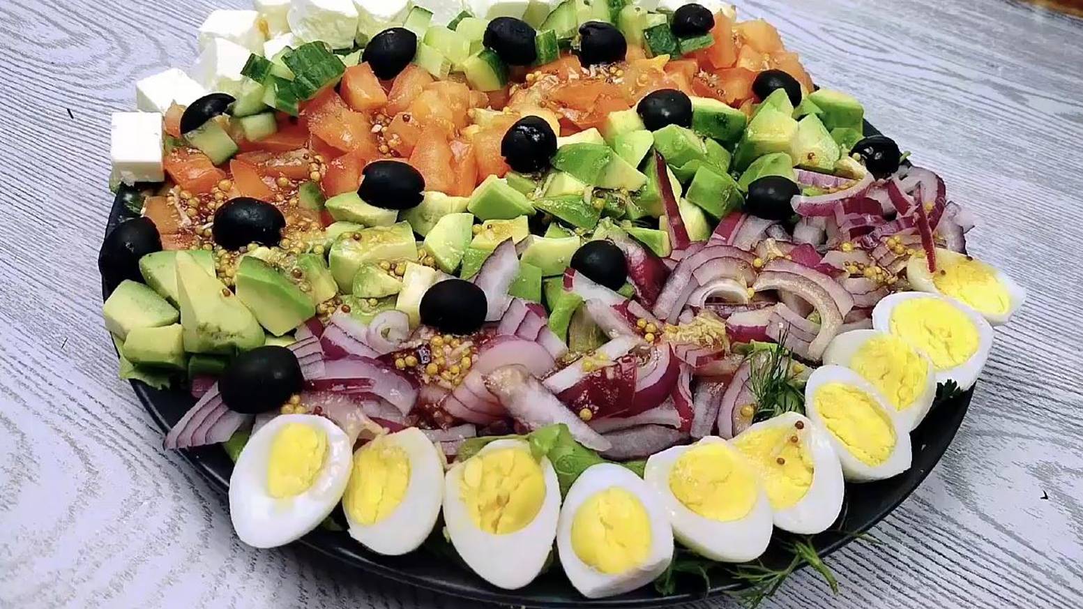 Вкуснейший ГРЕЧЕСКИЙ САЛАТ как в Ресторане/Салат с необычной заправкой/Как украсить салат красиво смотреть онлайн