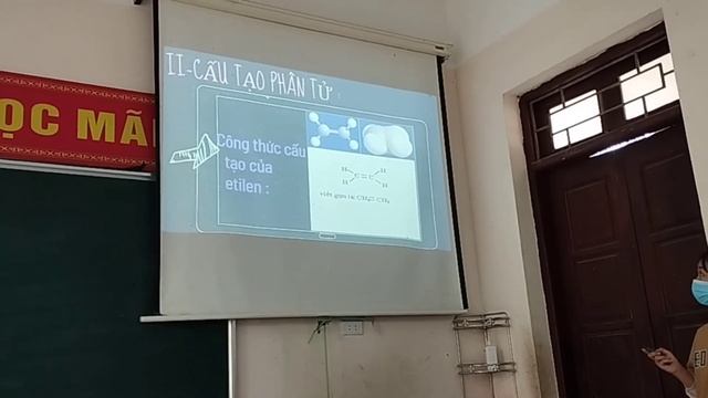 Tính chất vật lý và cấu tạo phân tử của ETilen - tổ 1 9D смотреть онлайн