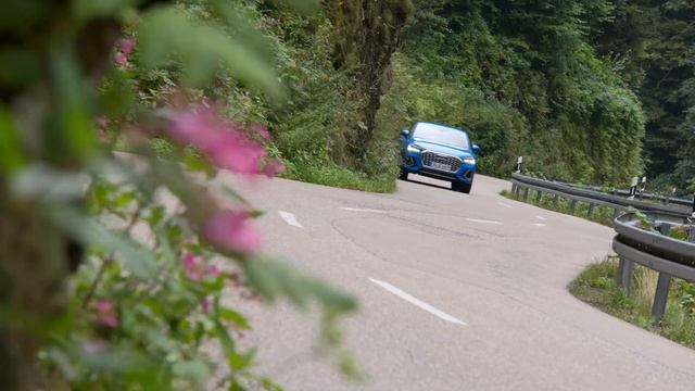 Audi Q3 Sportback Quattro Turbo Blue Driving смотреть онлайн