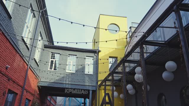 В индустриальном стиле: что посмотреть туристу в арт-кластере "Станкозавод"? смотреть онлайн