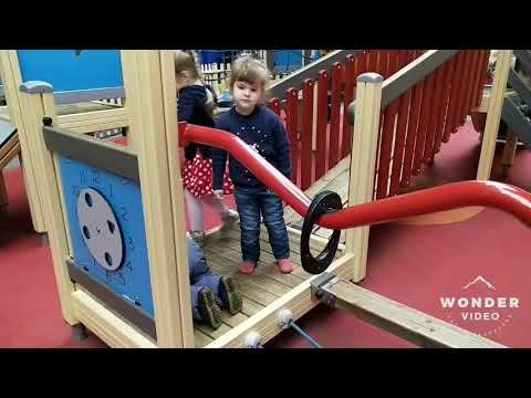 Побывали на елке, на детской площадке. Полина читает сказку на ночь смотреть онлайн