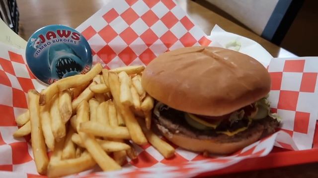 JAWS Jumbo Burgers JAWS Restaurant Of FLORIDA - Best SHARK & MOVIE Theme Food Experience