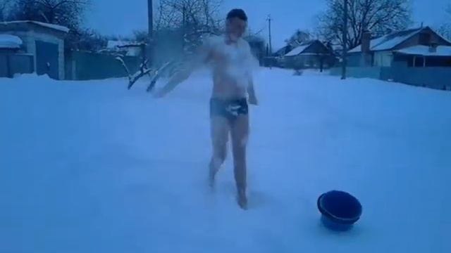 Закаливание моржа зимой, моё моржевание смотреть онлайн