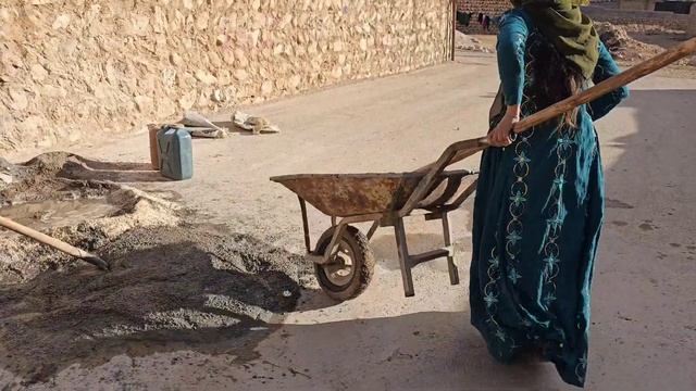 Documentary about the life of a nomadic widow and her 2 children, working for the future смотреть онлайн