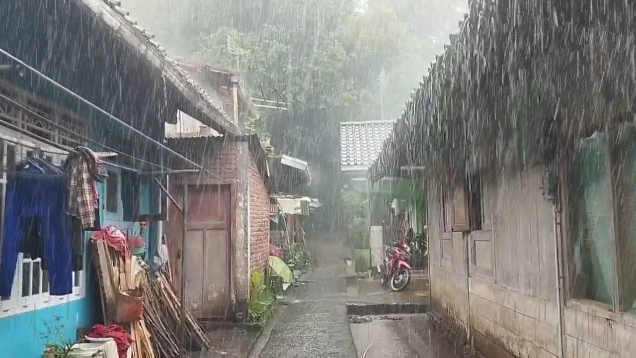 Serene atmosphere during heavy rain in a very remote village in Indonesia |sound of rain makes slee смотреть онлайн