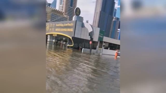 Biblical flood in Dubai! The largest city in the Emirates has become an ocean! смотреть онлайн