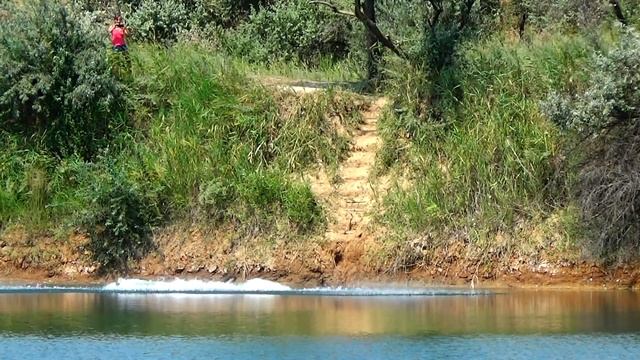 Прыжок в воду на велосипеде смотреть онлайн