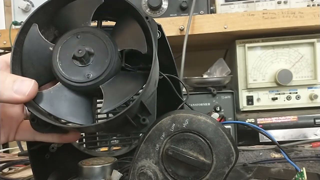 Servicing a Holmes Space Heater model HCH5265C-BU. Thermal shut-down. смотреть онлайн