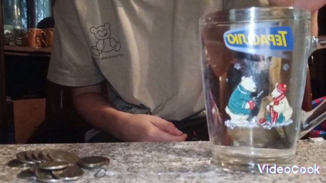 Сколько монет поместится в полном стакане воды!? смотреть онлайн