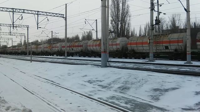 Тепловоз 2ТЭ25КМ-0066 с наливным составом смотреть онлайн
