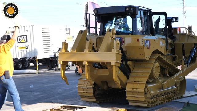 Moving the New Next Gen Cat D7 Dozer смотреть онлайн