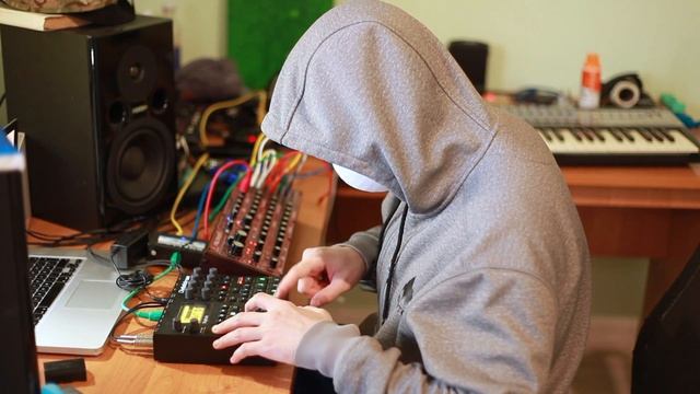 Elektron Digitakt Live with Behringer Neutron and Korg Volca Beats and Volca FM Quarantine in Russi смотреть онлайн