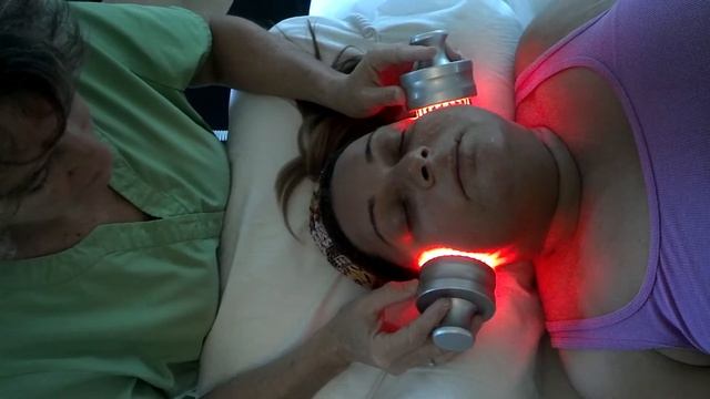 Microcurrent & Light Therapy смотреть онлайн