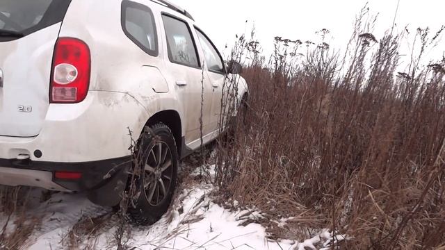 Дастер с блокировками вывесился уже на снегу.
