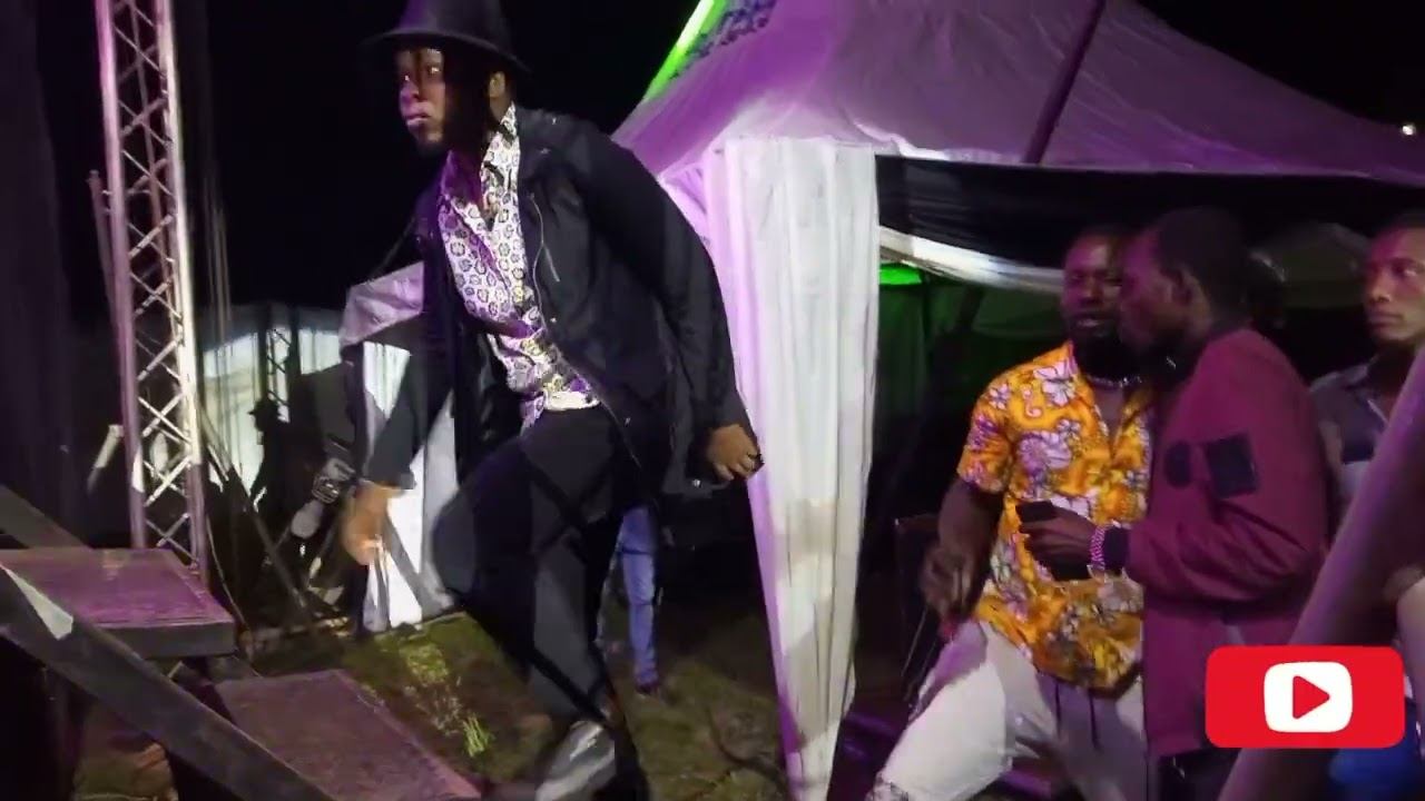 Candy man leaves the stage angry during Rody Gavana's Concert смотреть онлайн