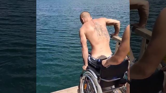 спинальник купается смотреть онлайн