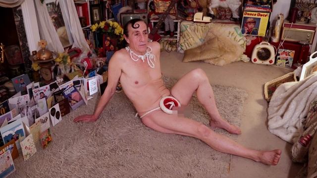 Distinguishing Character: In Search of the Eccentric. Episode 3: The Club Promoter, Philip Sallon смотреть онлайн