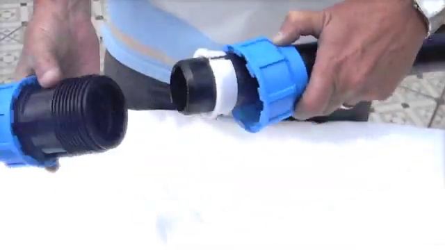 Montagem de conexões para tubos PEAD LAJE-ÁGUA смотреть онлайн