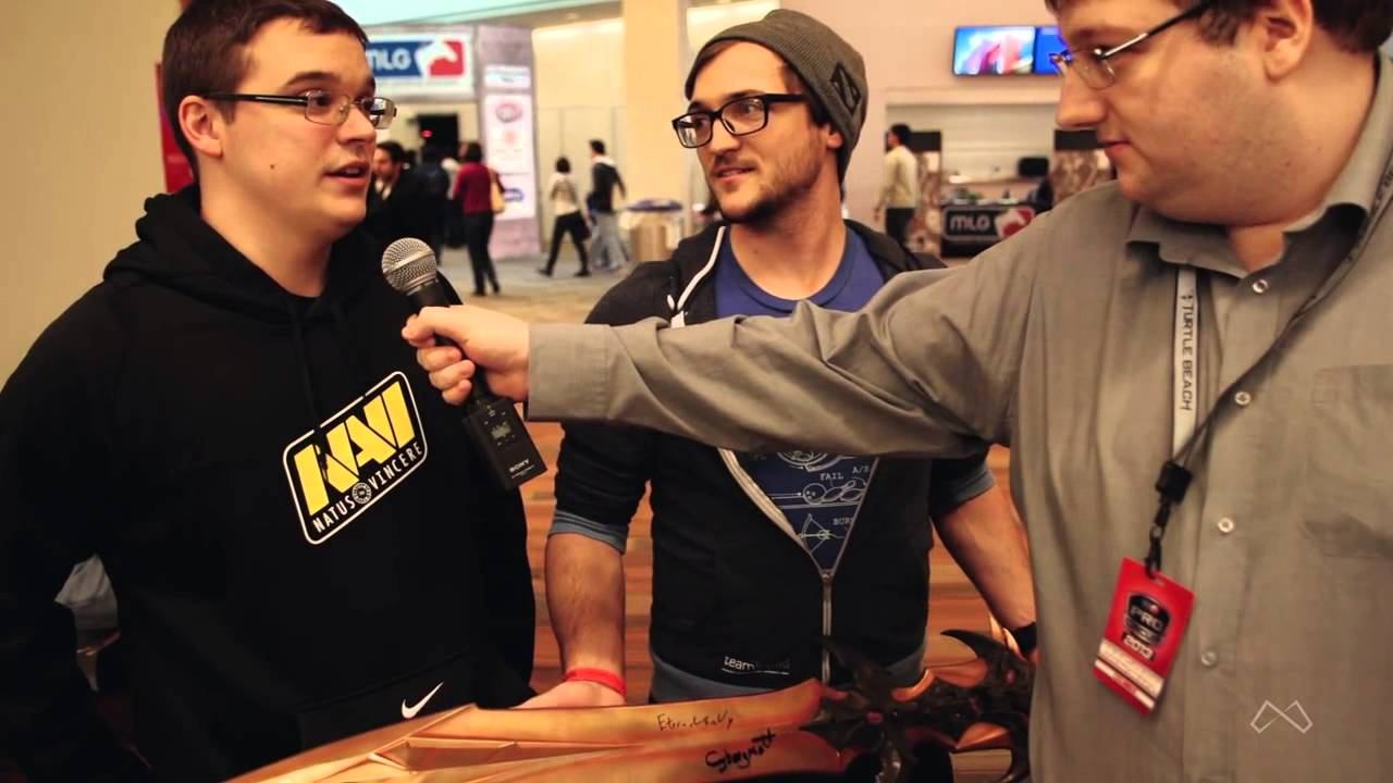 Cyborgmatt chats with DOTA fans Adam and Keith about their big sword. смотреть онлайн
