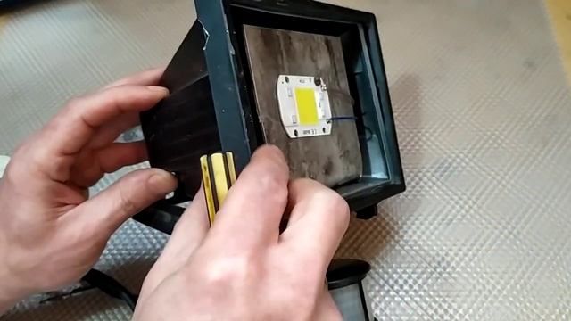 Переделка галогенного прожектора под светодиодный смотреть онлайн