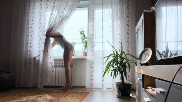 ❤️ Cleaning the living room in a short dress   Clean with me