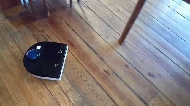 Neato botvac D85 hard floor test vs Dyson pt 1 смотреть онлайн
