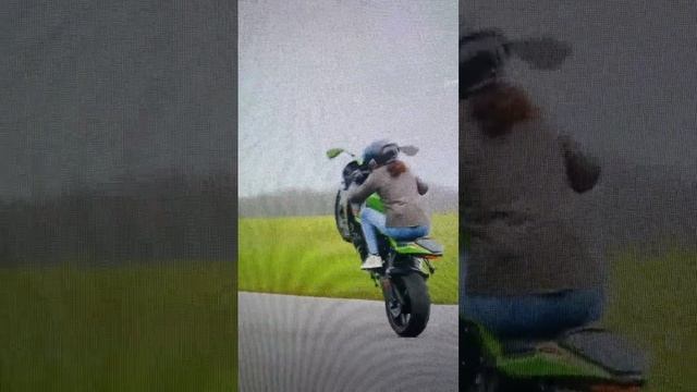 Девочка на мотоцикле трюки #shorts⚓️-⚓️#mototanya смотреть онлайн