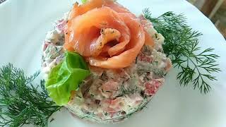 Из 200 граммов сёмги много вкусного салата. Сочетание продуктов выделит вкус рыбы и удивит! смотреть онлайн