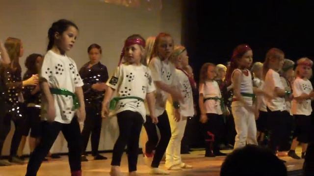 2012.11.03. ADF Magic box - Reka tanc 2.MTS смотреть онлайн