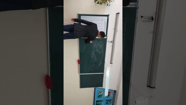 ҰБТ -ға физикадан дайындық. Электромагниттік тербелістер смотреть онлайн