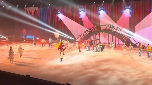 Фрагмент новогоднего шоу "Корова на льду" смотреть онлайн